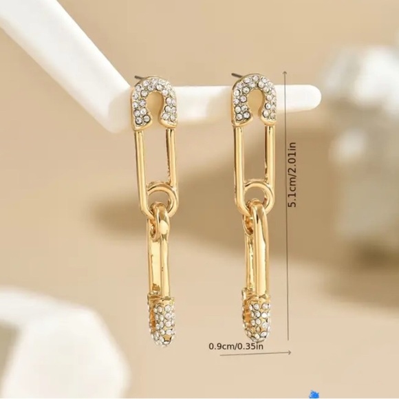 Elegant Gold and Silver Hoop Earrings with Intricate Detailing - Picture 3 of 5